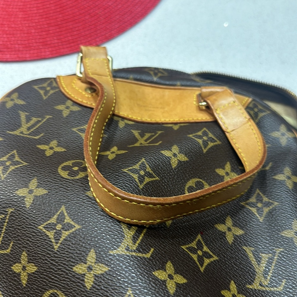 Louis Vuitton Excursion Monogram Handbag - Picture 6 of 9
